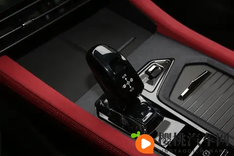 20T+8AT才10万出头?第三代领克03,让燃油车迷不再沉默!-1