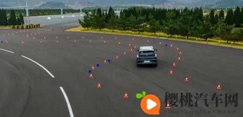 抢先试驾现代EO 羿欧:动力稍逊,刹车忒稳,操控领先-3