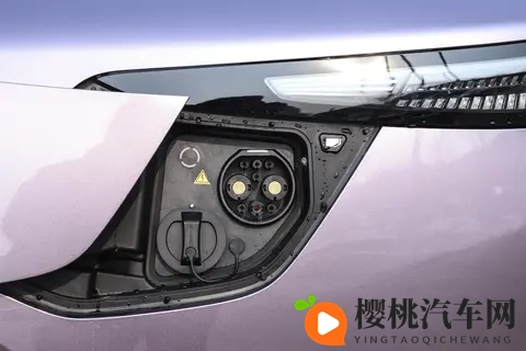 雪豹四驱+猎鹰辅驾+1645km续航:星纪元ES增程版试驾惊喜体验-1