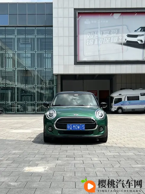 12万拿下MINI?2021款五门经典,小姐姐通勤优选-3