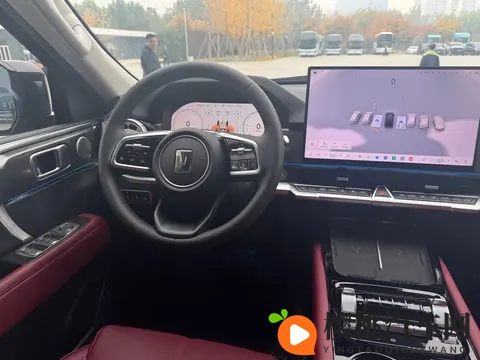 燃油、插混车型同步焕新 全新坦克400上市:售价2498万元起-3