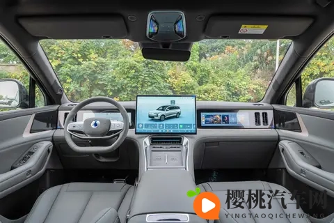 比亚迪又一力作!61L油耗+大6座,带你看腾势N8L-1