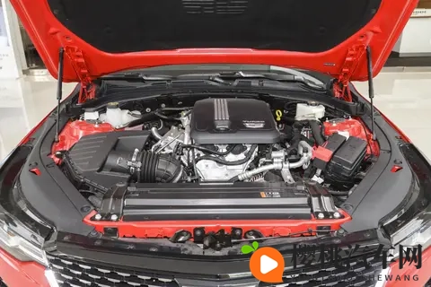 15 万拿下豪华后驱!凯迪拉克 CT4 各版本怎么选不踩坑-1