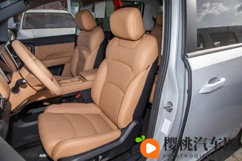 试驾2025款星光730 PHEV：续航超1100km，空间大油耗低-3