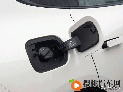 新一代智己LS6,配备800v高性能平台,66度大电池增程版-1