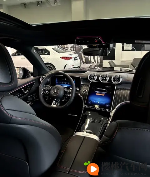 2026款AMG C43 4MATIC上市:价格下探与配置调整背后的性能逻辑-3