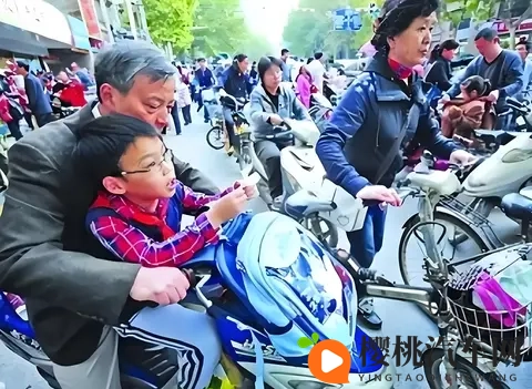 专家提议C1驾照能开摩托车？欢呼与骂声齐飞，这争议点太戳人！-2