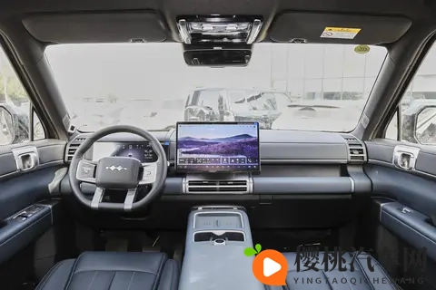 试驾方程豹钛7 2025款：200KM两驱Max版的钛品质出行体验-3