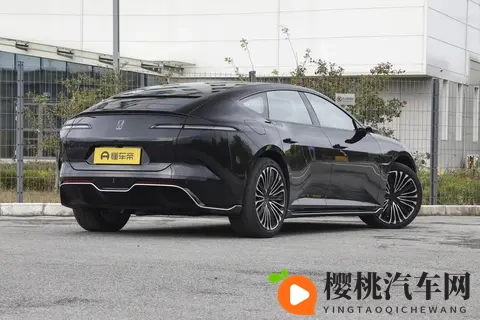 鸿蒙座舱加持，纯电续航356km，这款阿维塔 12增程版实力如何？-2