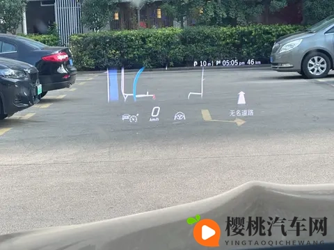 奔驰新款GLS450加装原厂HUD抬头显示系统，多一个功能多一份保障-2