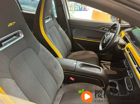 承认吧!一体式运动座椅其实一点都不舒服-1