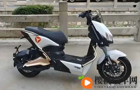 选电摩别乱买!雅迪X5这3个优势,让你通勤一周一充还倍儿有面-1