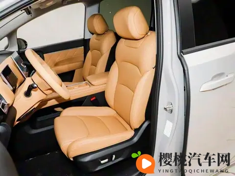 五菱星光730正式上市：以710万起售价冲击大7座MPV市场-3