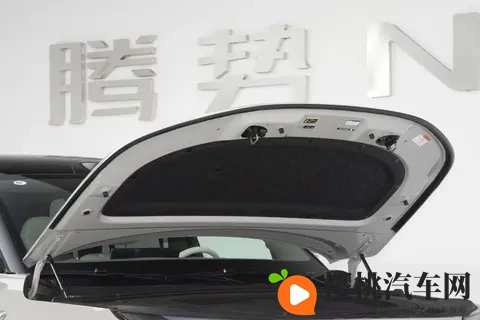 腾势 N8L DM 体验:车长5200mm,配齐冰箱沙发大彩电,大六座SUV值吗-1