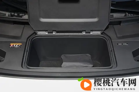 极氪009家用MPV实测:空间大+坐着舒服,适合三代同堂家庭!-3