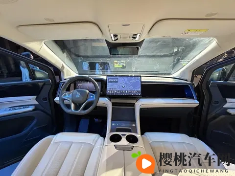 奔驰广州车展亮剑“油电同智”，全系车型力推豪华标配-1