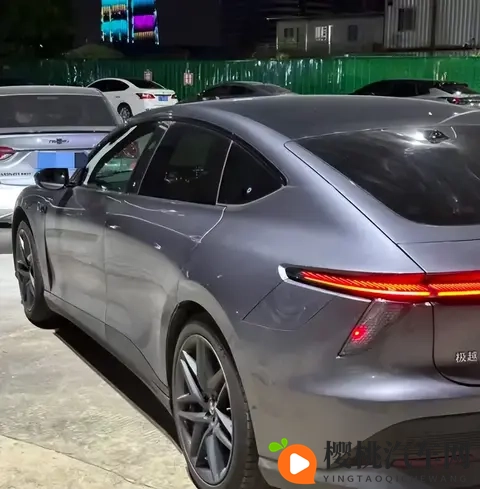 车主捡漏倒闭车企“烂尾车”,7万买辆哪吒,“因倒闭才有好价”-3