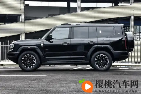 方盒子造型,30多万的价格,这款硬派SUV有什么亮点?-3