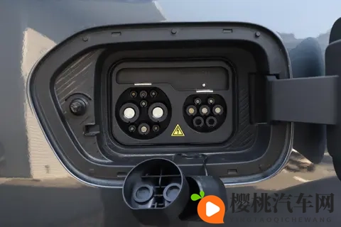 零跑B01激光雷达版,550km续航+激光雷达,售价1138万,值得一看-2