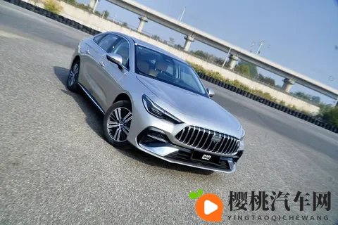 年轻人选车的版本答案?吉利银河星耀6的真实感受!-2