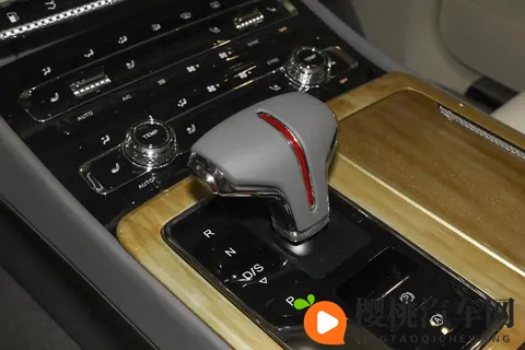 玉足采精footjob:玉指轻抚,快感传递瞬间-1