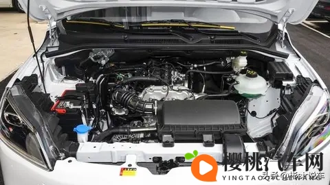 五菱宏光燃油版亮相!15L动力+7座可选,家用拉货两不误-2