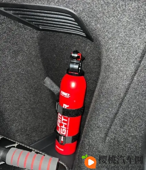 私家车需不需要放灭火器?从必须配备到不再强制标配,经历了什么-2