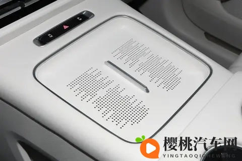 带娃出行还得看它!试驾26款岚图梦想家乾崑Ultra-2