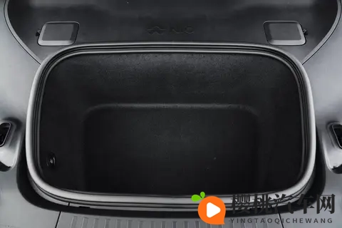 76 万的蔚来ET9 有多 “卷”？一边当商务座驾，一边变露营电站-3