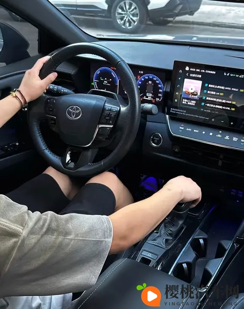 二十年前，凯美瑞等于一套房？如今国产车让它坐不住了-1