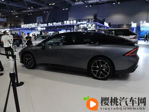 小鹏P7+ 20万级家用智能轿跑的均衡之选-2