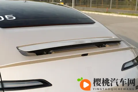 阿维塔12四激光版试驾体验:30万级豪华轿车的实用之选-1