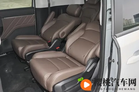 10万级MPV全能选手！星光730，电滑门+大7座，家用真香-3