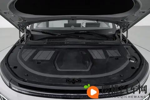 探秘2025款星纪元ET增程版 四驱至臻尊享:豪华与实用的结合-1