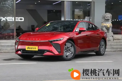 新能源轿车新选择!这款新车增程纯电都有,实力如何?一起来看看-1