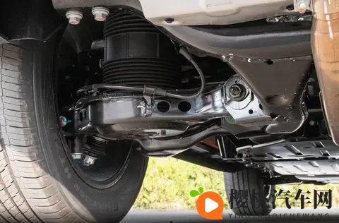 硬派SUV大横评，捷途纵横G700对比方程豹豹8，谁的越野实力更强？-2