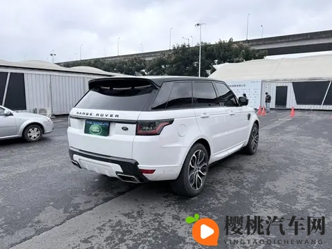 22年路虎揽胜运动,白色耀黑版,46万公里,准新价等你来!-3