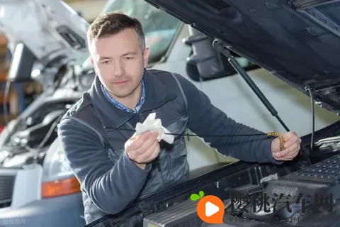 全合成机油真的能开12000KM吗?记住这个标准,及时保养发动机-1