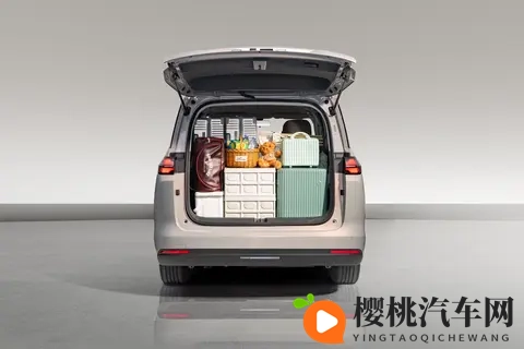 全家都满意的家用 MPV，五菱星光 730 三动力 + 大空间实测-1