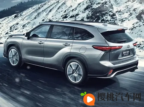 换屏不换芯！2026款皇冠陆放卖28万，网友：丰田太敷衍？-3