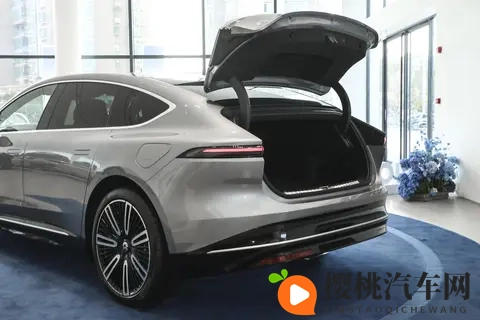 BBA的下一台是蔚来ET9？试驾后我终于知道这句话是什么意思-3