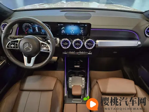 丝袜老师踩我的 出精：性感教师意外触我，引发尴尬瞬间-2