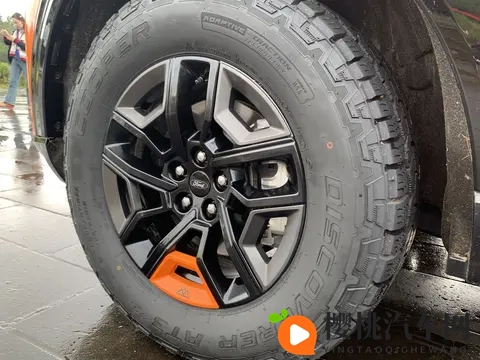 全新福特探险者昆仑穿越版上市,出厂即改装,圆城市佬的越野梦-2