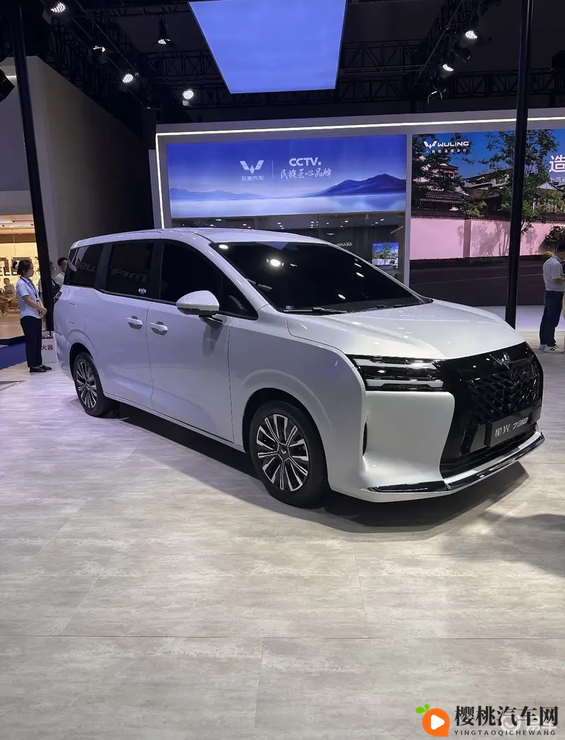 星空传媒春节回家相亲孟孟：春节回家路，孟孟购车选SUV，新期待满满-2