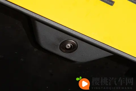 大六座SUV,39秒破百,续航1300km,腾势N8L适合家用-1