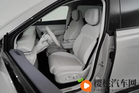 2025款星纪元ET深度体验：豪华全景大平层，值得买吗？-2