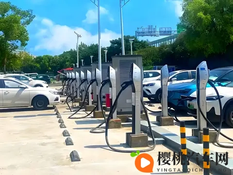 济南明确新能源汽车收费规范:充电服务费与电费外不得加收停车费-2