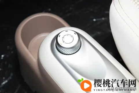 新车｜售558万元_续航301公里，五菱宏光MINIEV四门版新车型上市-2