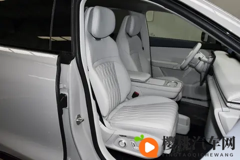 家用大5座推荐！1898万起，配8295芯片+20底盘，家用真香-1