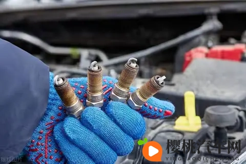 开了6年车,才知道原来火花塞根本不用定期换,都是经验!-3